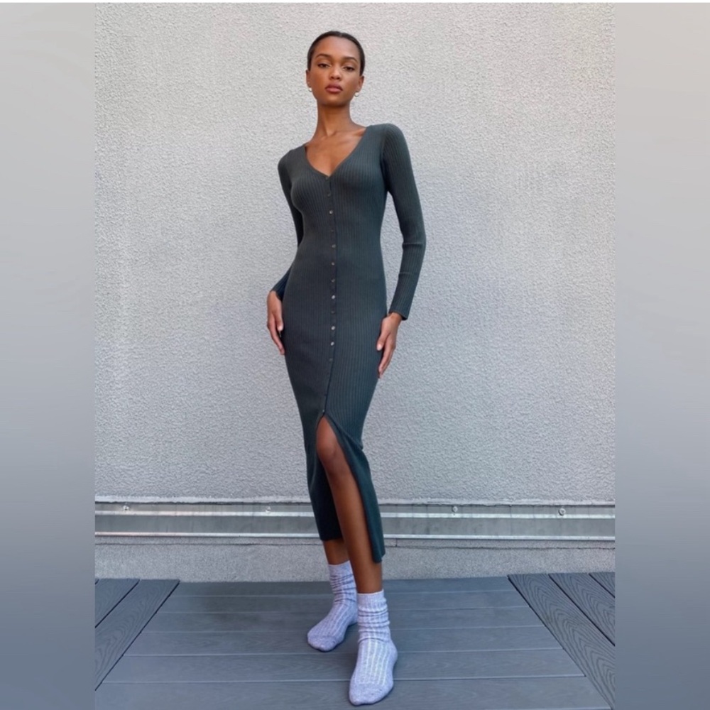 Aritzia Babaton Avalon Knit Stretch Maxi Dress in Colour Coal Grey